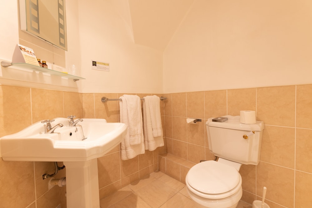 Woodlands Lodge Hotel 45/48