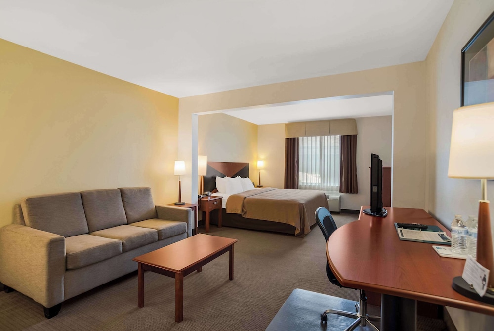 Quality Inn & Suites Chambersburg Northeast 34/47