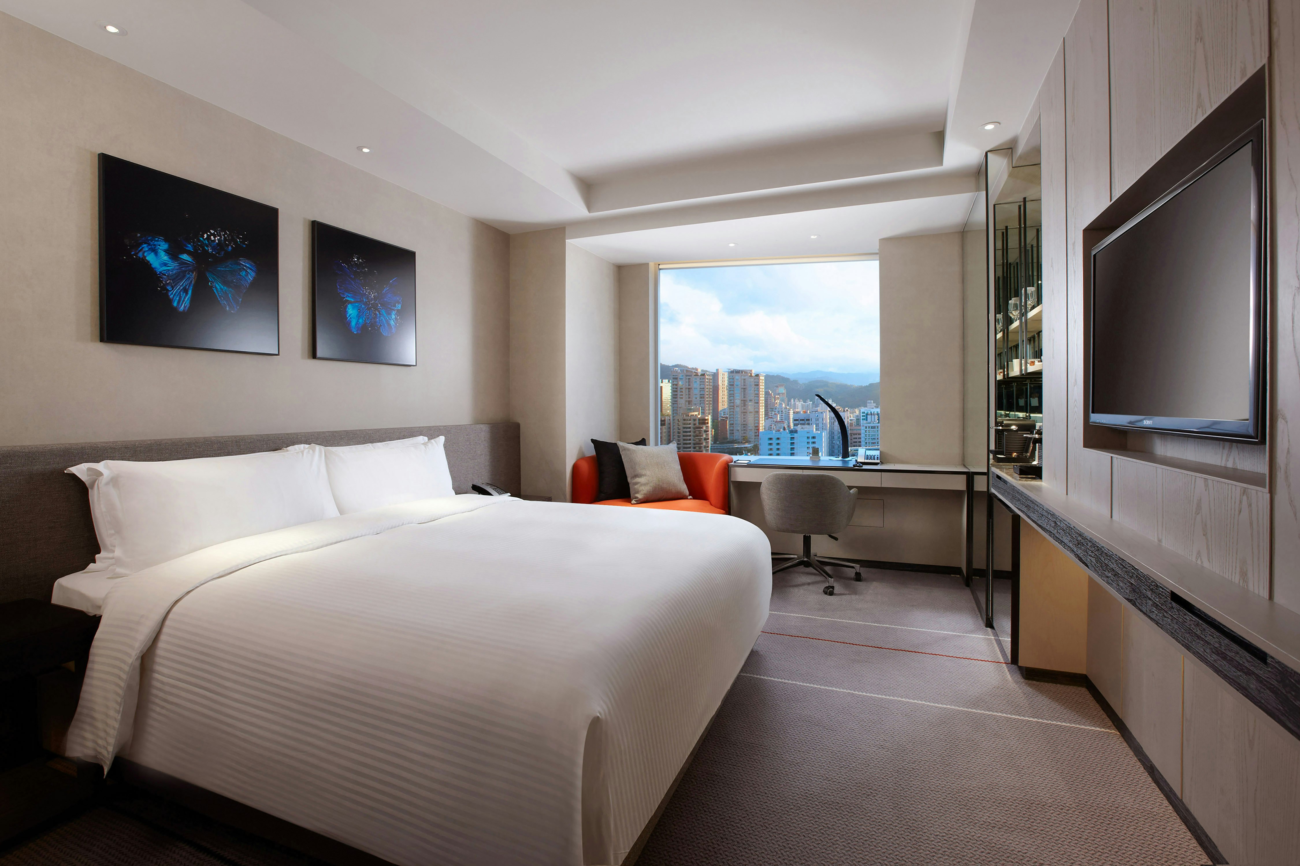 DELUXE, TWIN BEDS, HIGH FLOOR