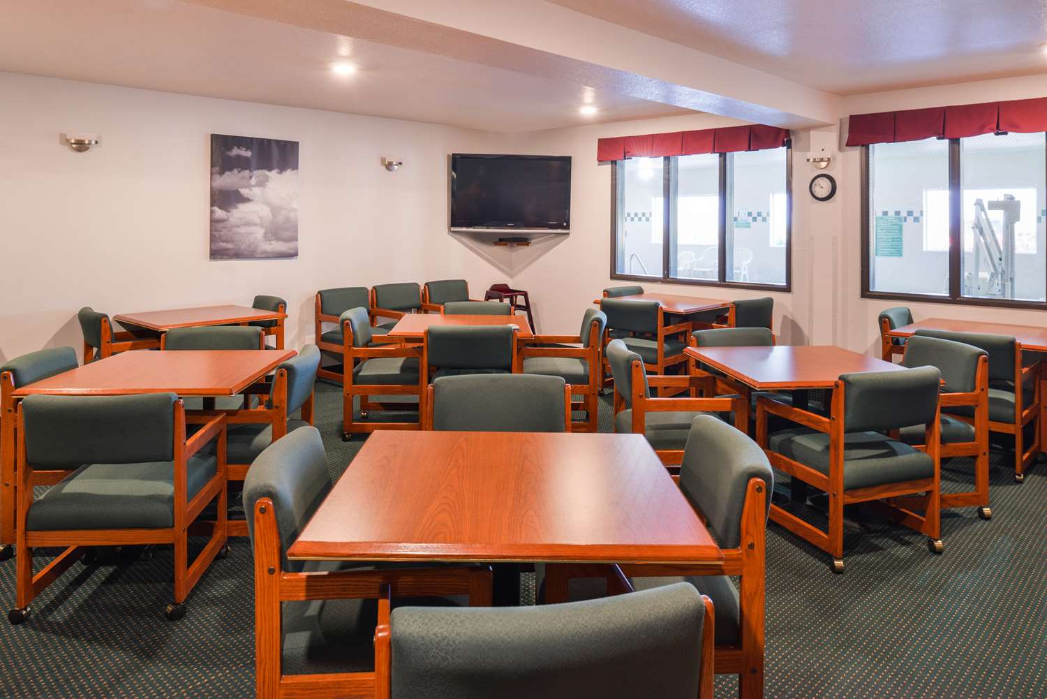 Travelodge Suites By Wyndham Newberg 51/60