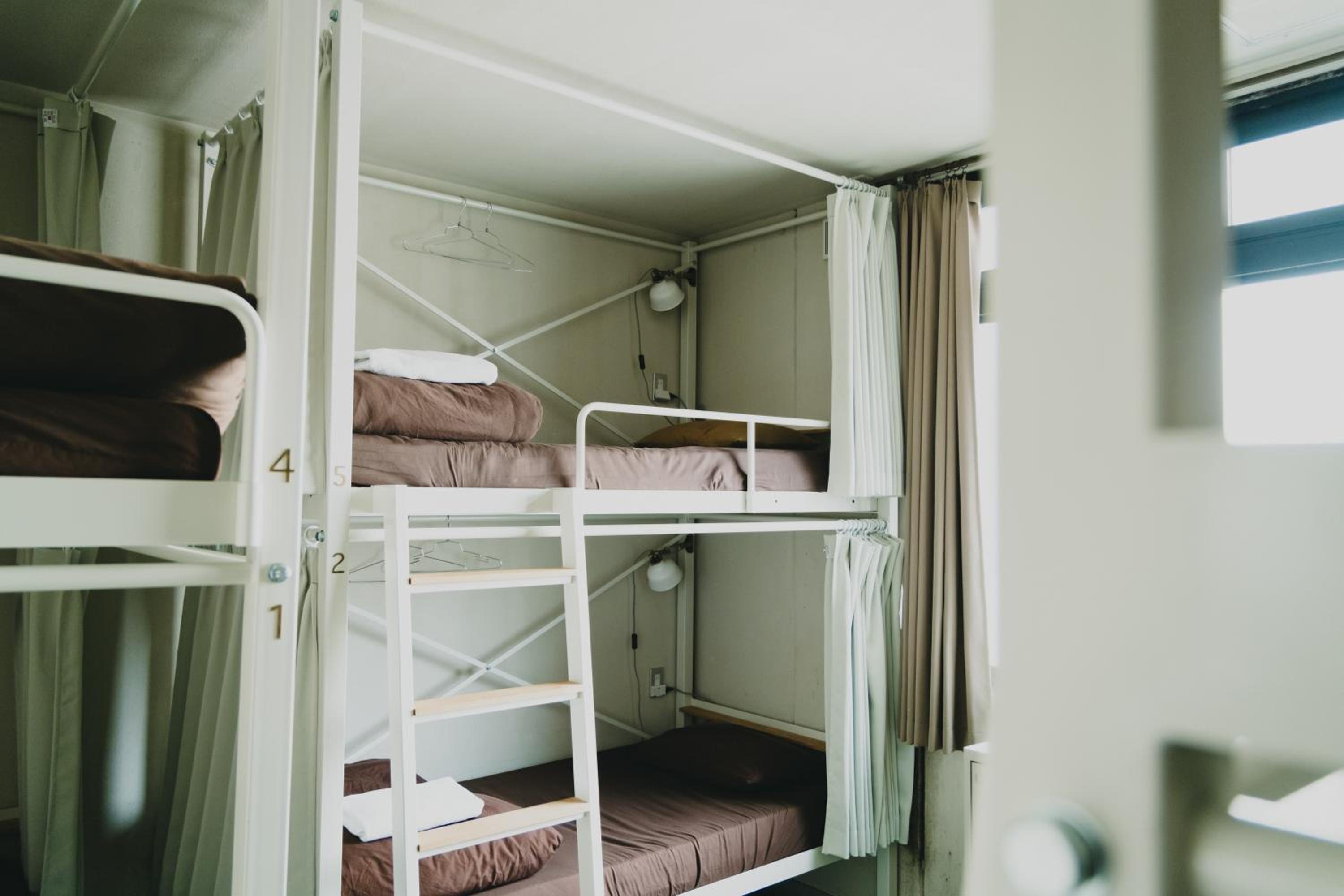 Mixed Dorm, 8 People