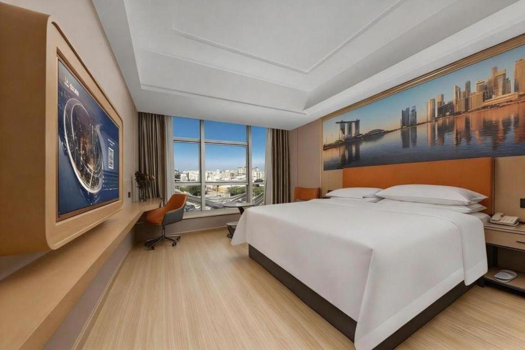 Vienna Hotel (Shenzhen Convention and Exhibition Center, Fuhai Qiaotou) 36/63
