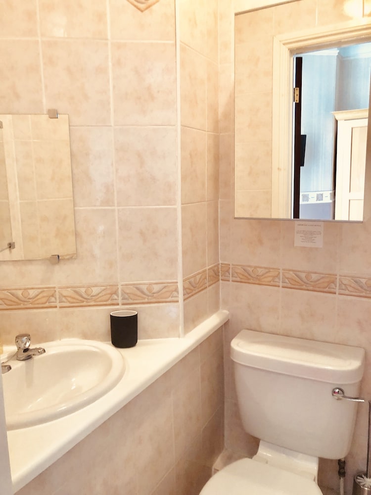 Westbank Hotel - Guest House 46/50