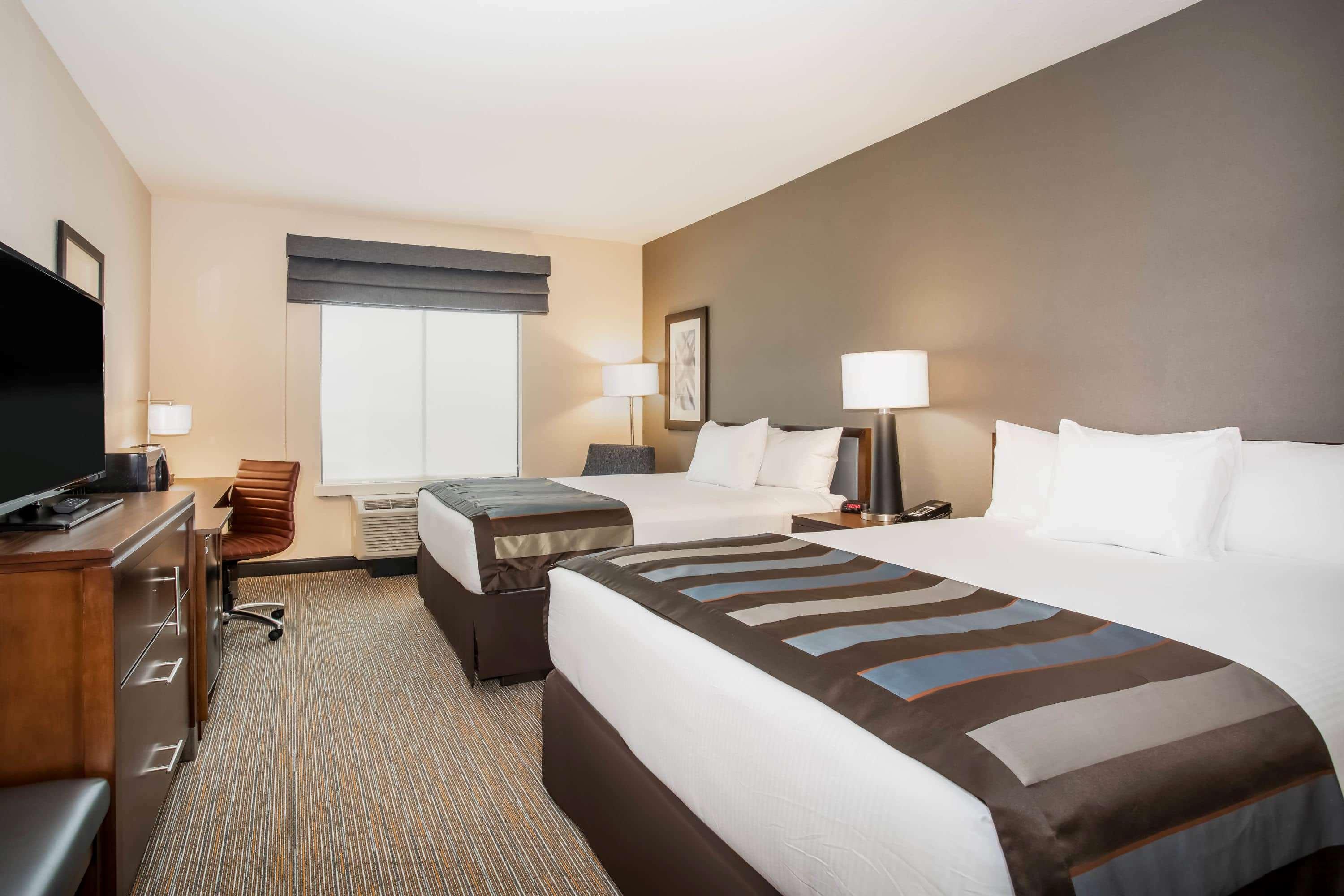 Room, 2 Queen Beds, Mountain View
