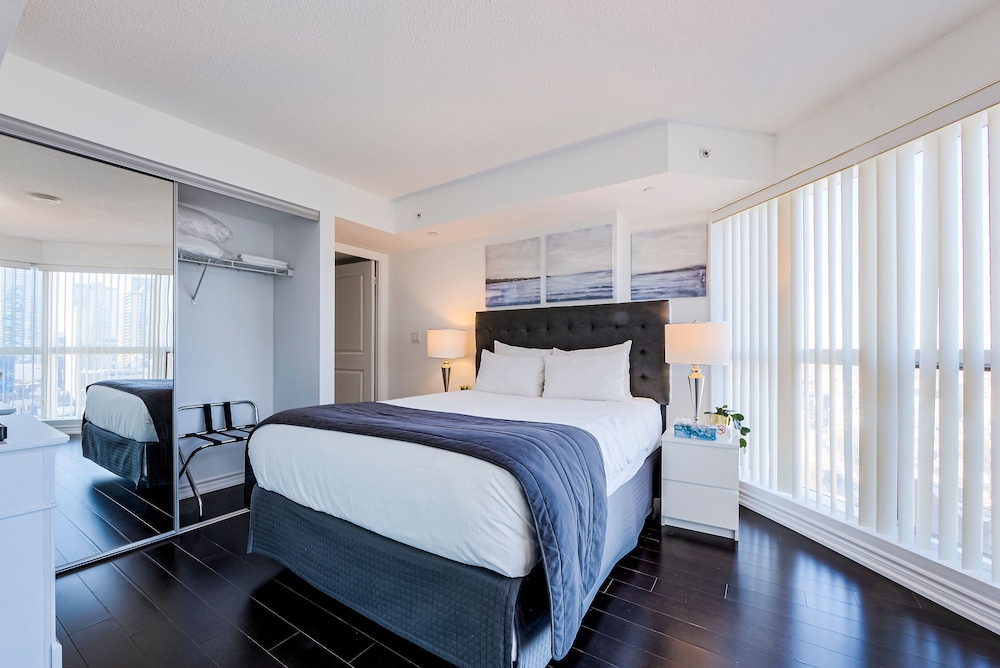 Canada Suites on Bay 16/50