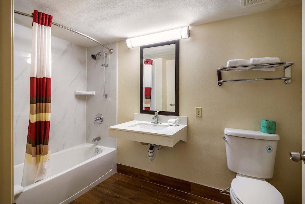 Red Roof Inn Houston East - I-10 15/26