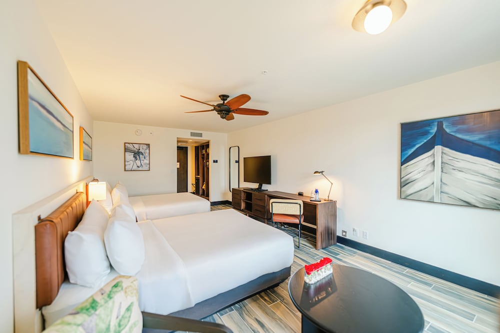 DELUXE, 2 QUEEN BEDS