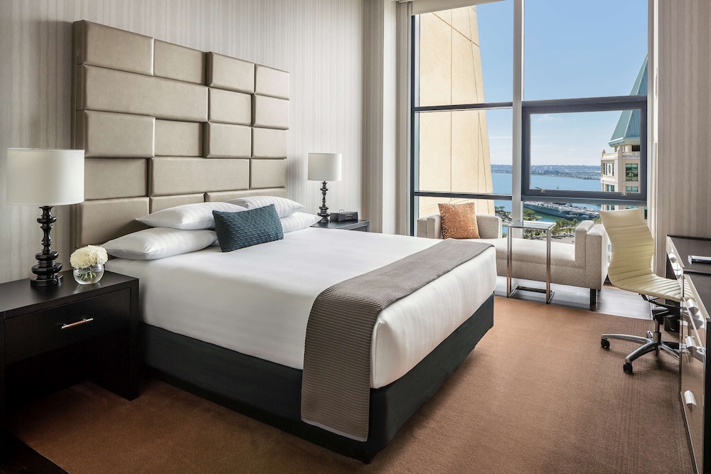 Manchester Grand Hyatt San Diego 11/70