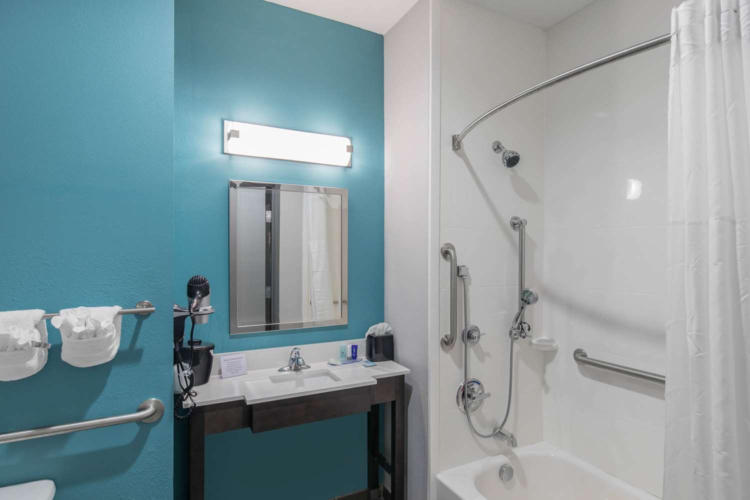 Clarion Inn & Suites Dfw North 49/49