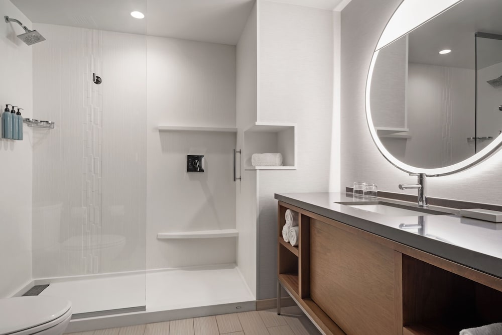 Courtyard by Marriott Marina del Rey 33/35