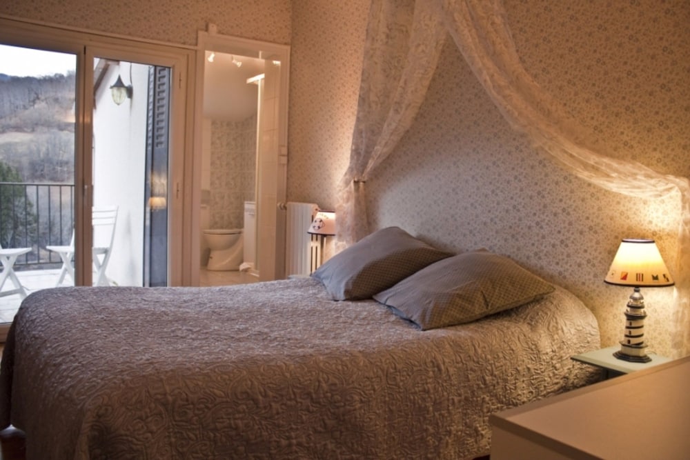 HOTEL LES TILLEULS 7/28