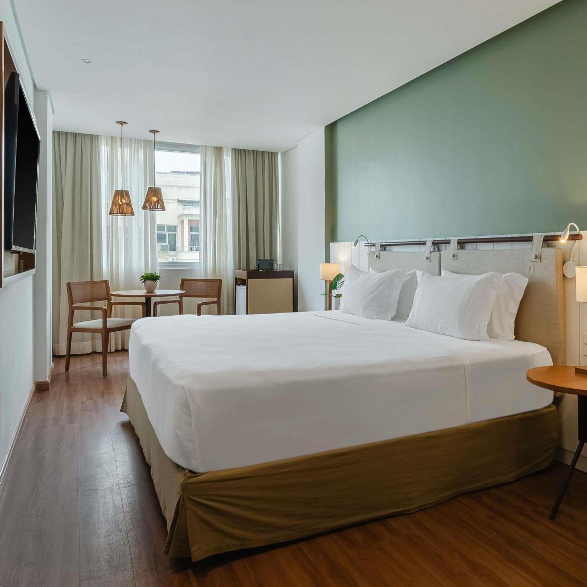 Premium, Luxury, King Bed, Lateral Partial Side Sea View