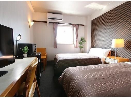 Room, Twin Beds, City View