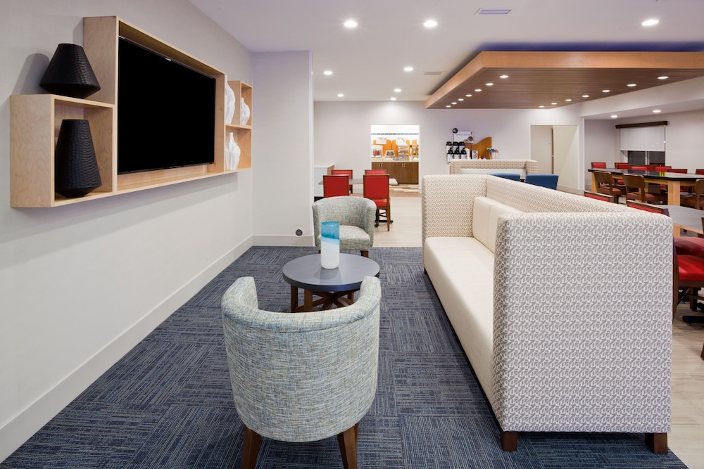 Holiday Inn Express & Suites Dickinson 42/60