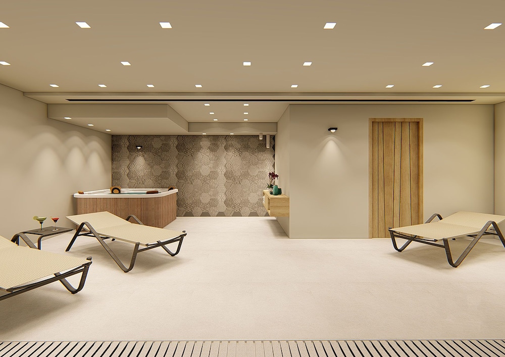 Ionian Plaza Hotel 7/50