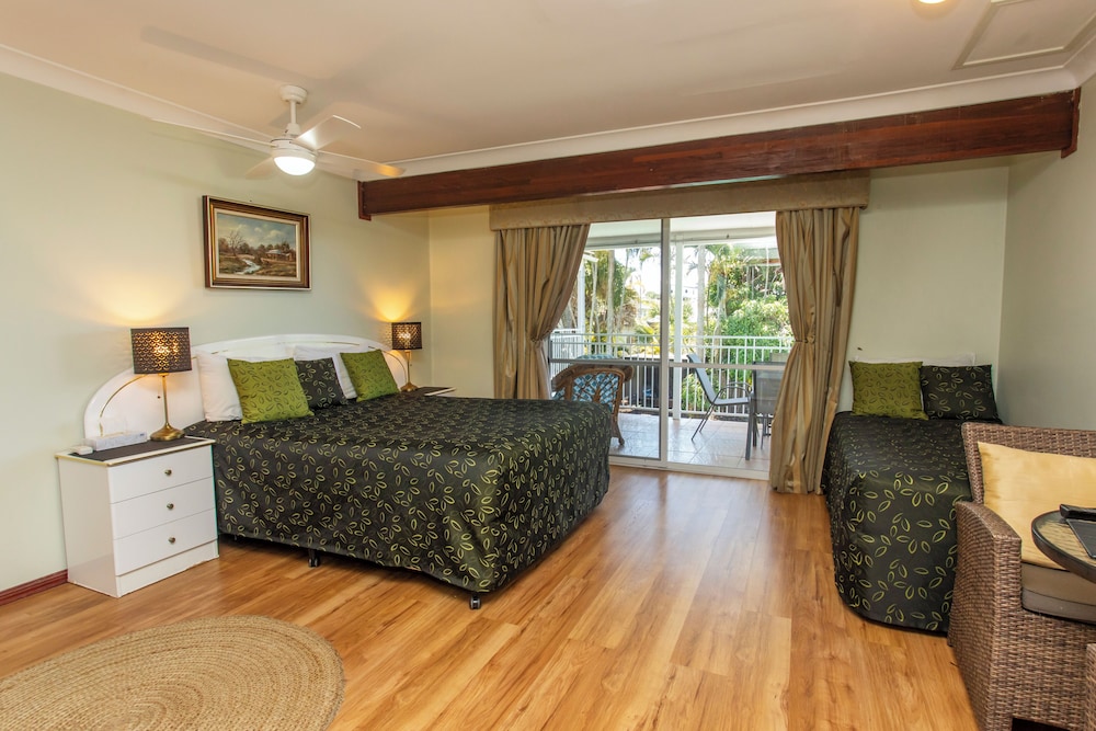 Ainslie Manor Bed and Breakfast 6/66