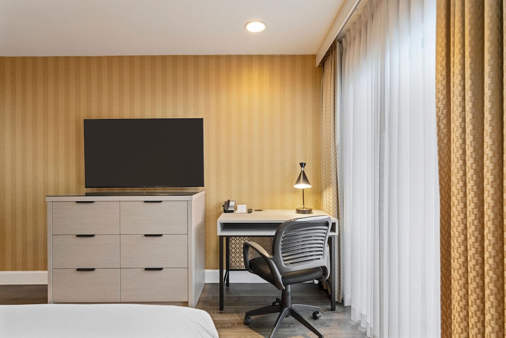 Executive Hotel Vancouver Airport 60/68
