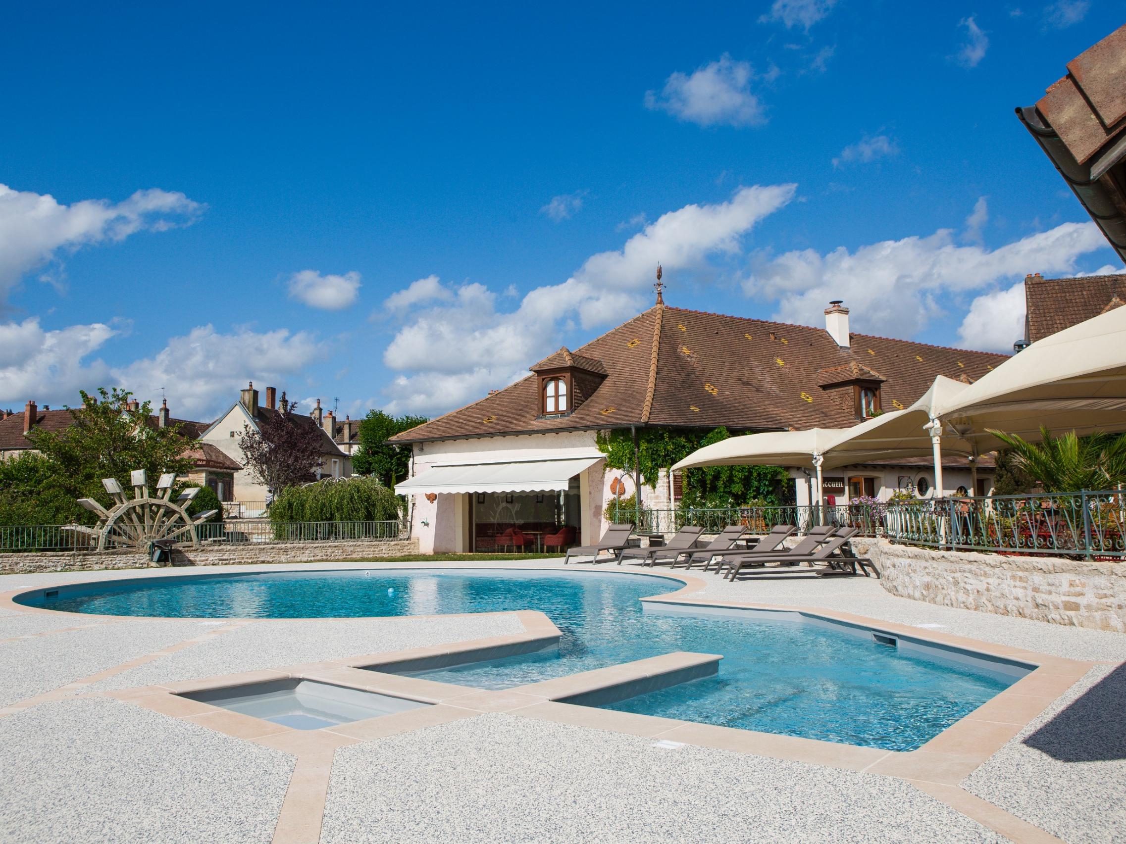 HOTEL LE CLOS DE LA VOUGE 15/16