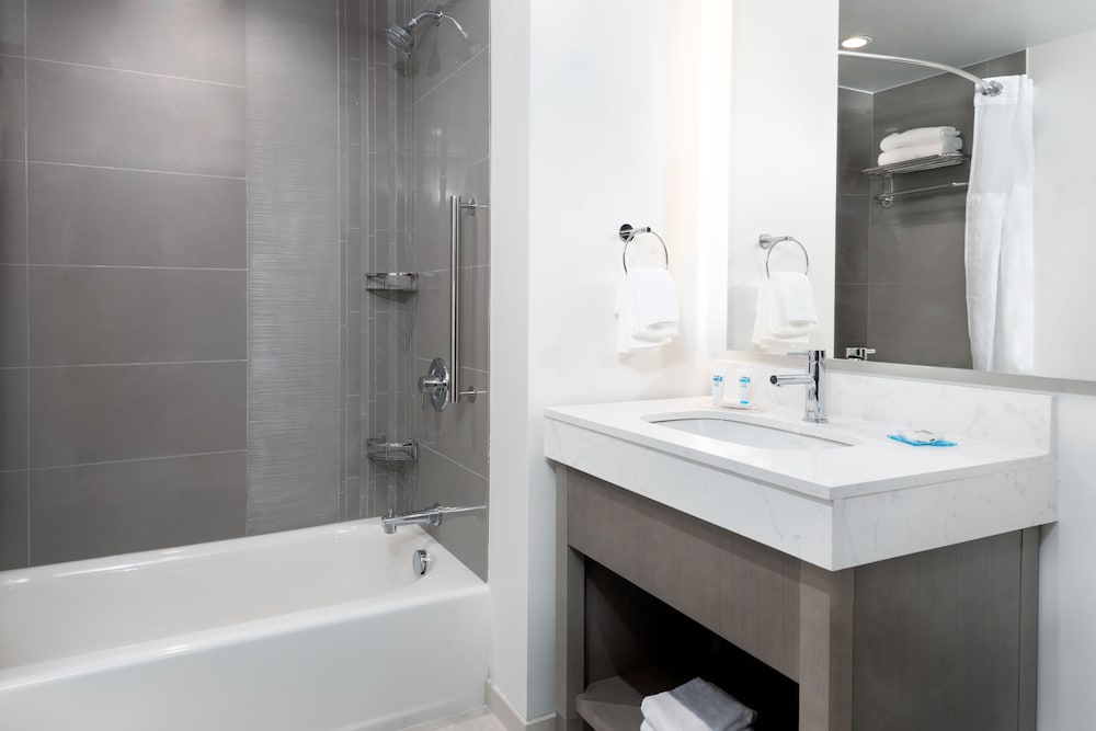 Hyatt House Tampa Airport Westshore 39/43