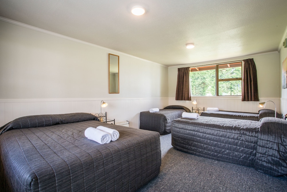 Te Anau Top 10 Holiday Park 18/58