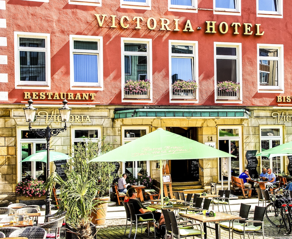 Victoria Hotel 2/50