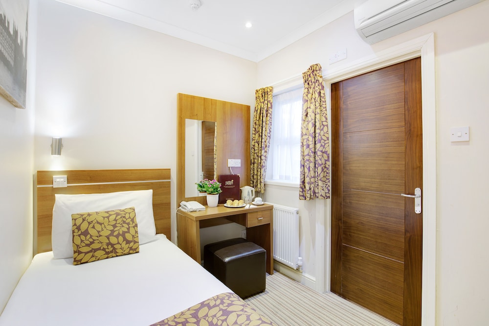 Queens Park Hotel 39/60