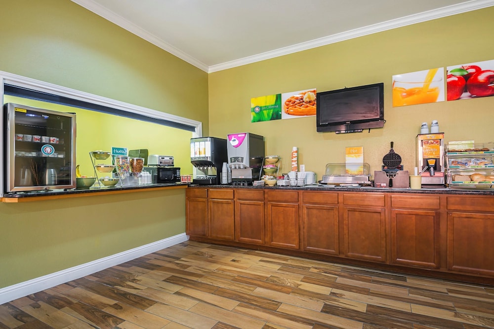 Quality Inn Deridder, LA 15/38