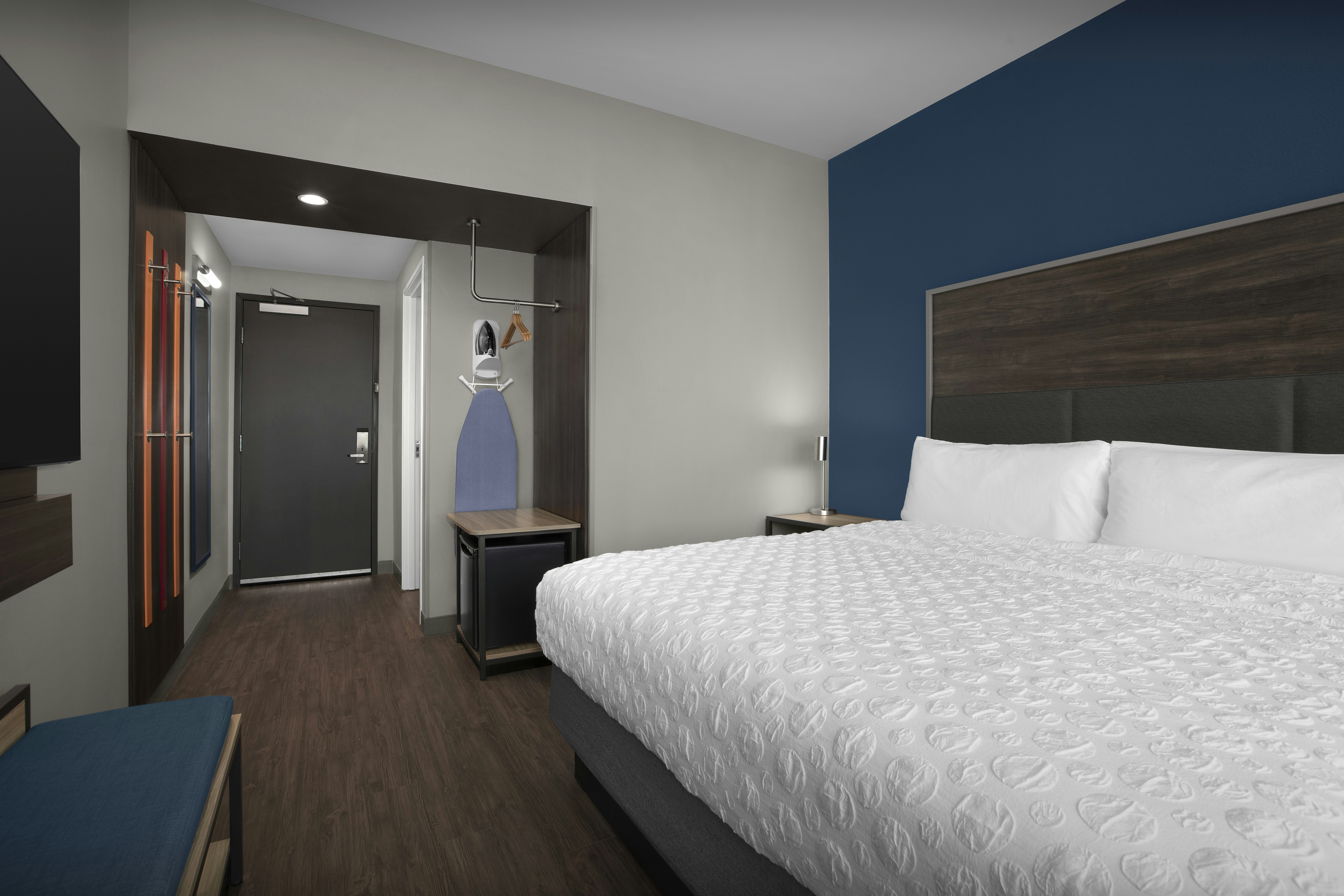 ROOM, KING BED, ACCESSIBLE
