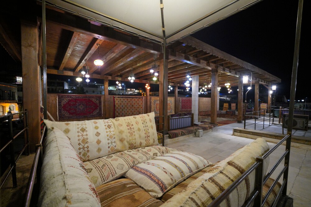 Alaturca House 8/46