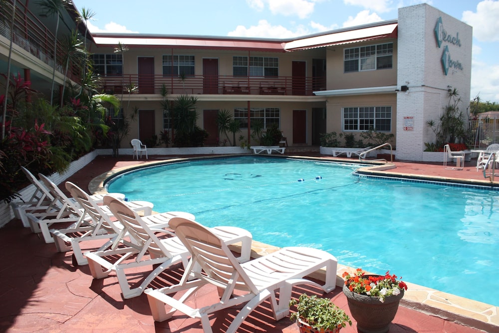 Beach and Town Motel 6/50