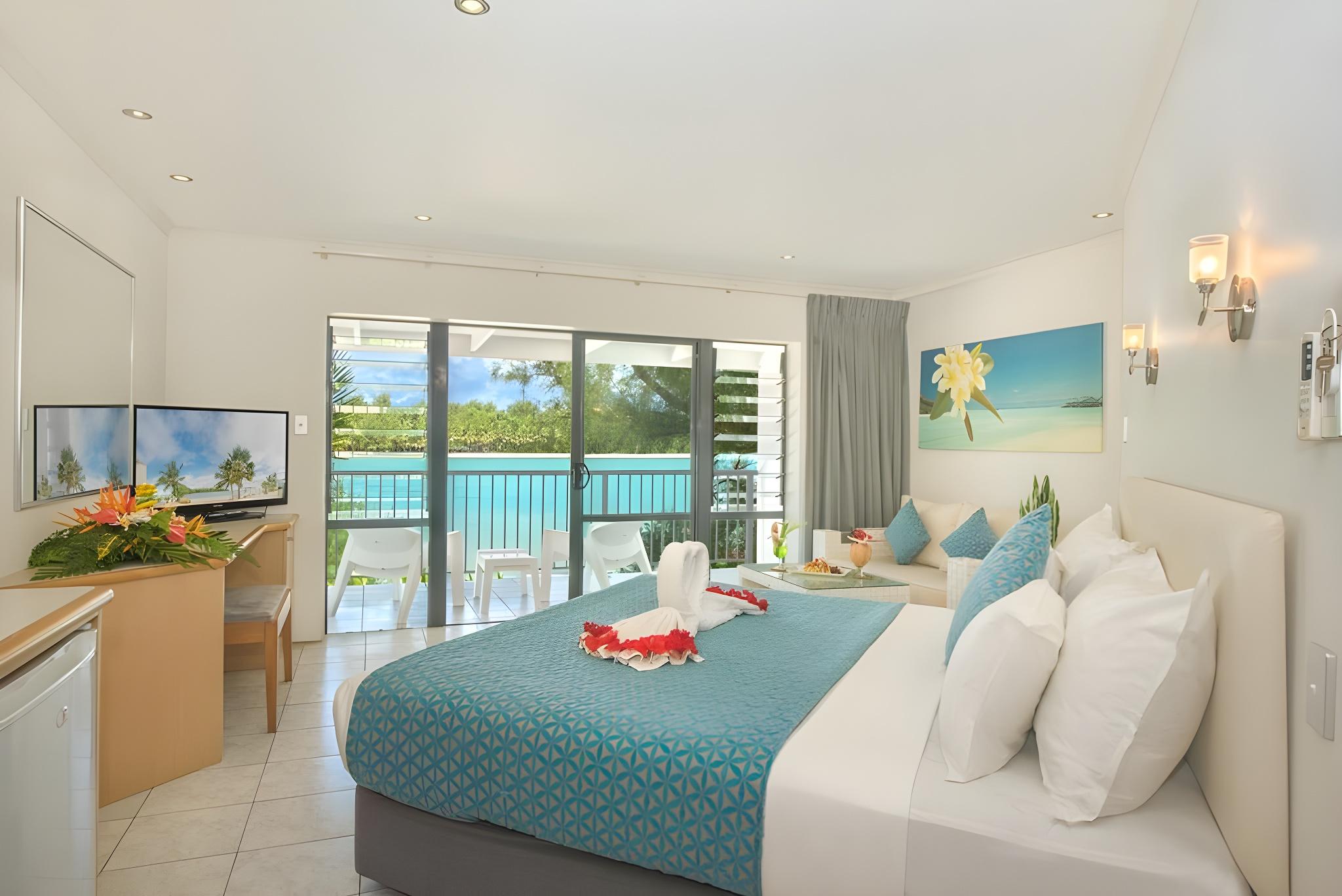 Deluxe, Beach Front