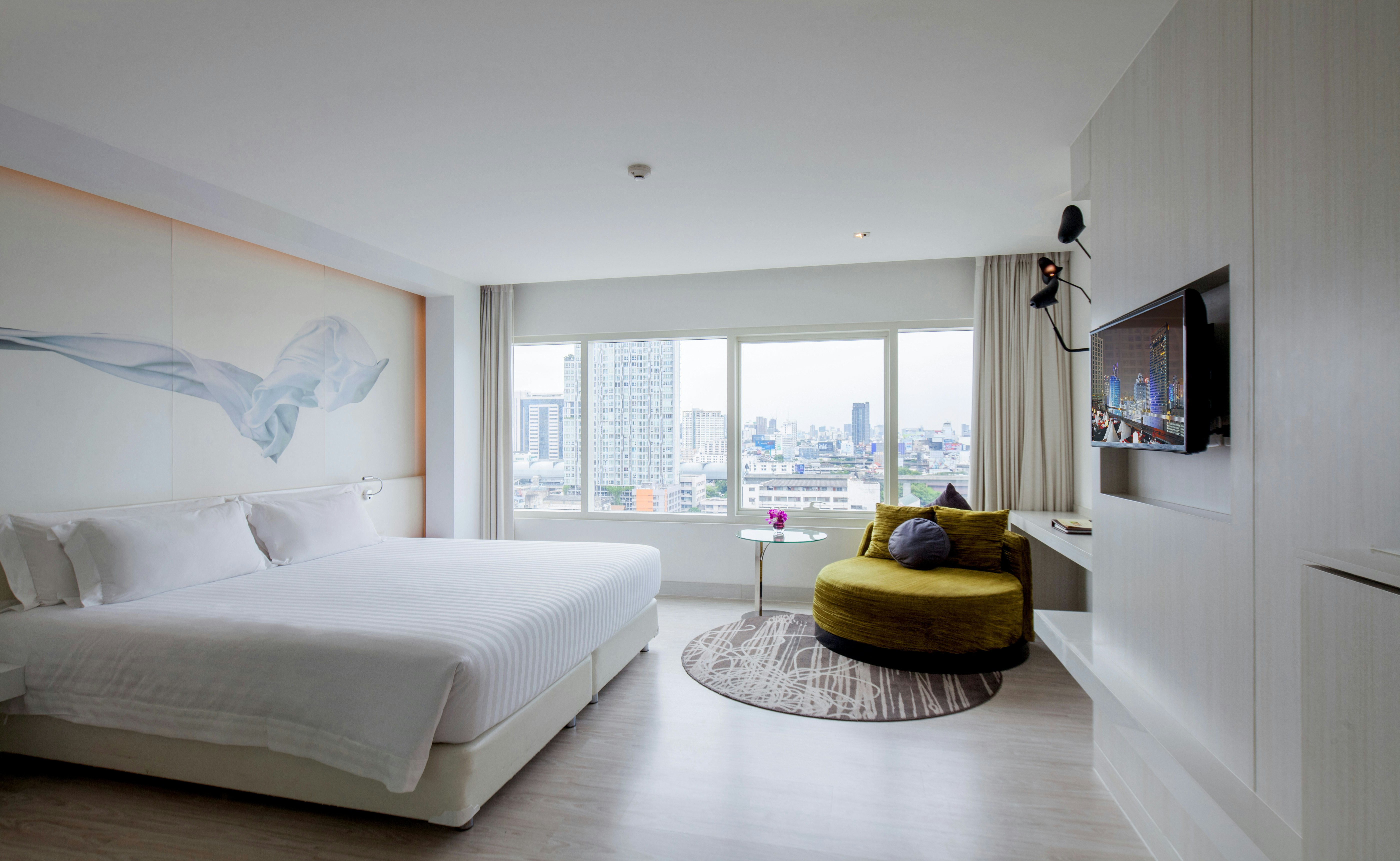 DELUXE, KING BED, CITY VIEW