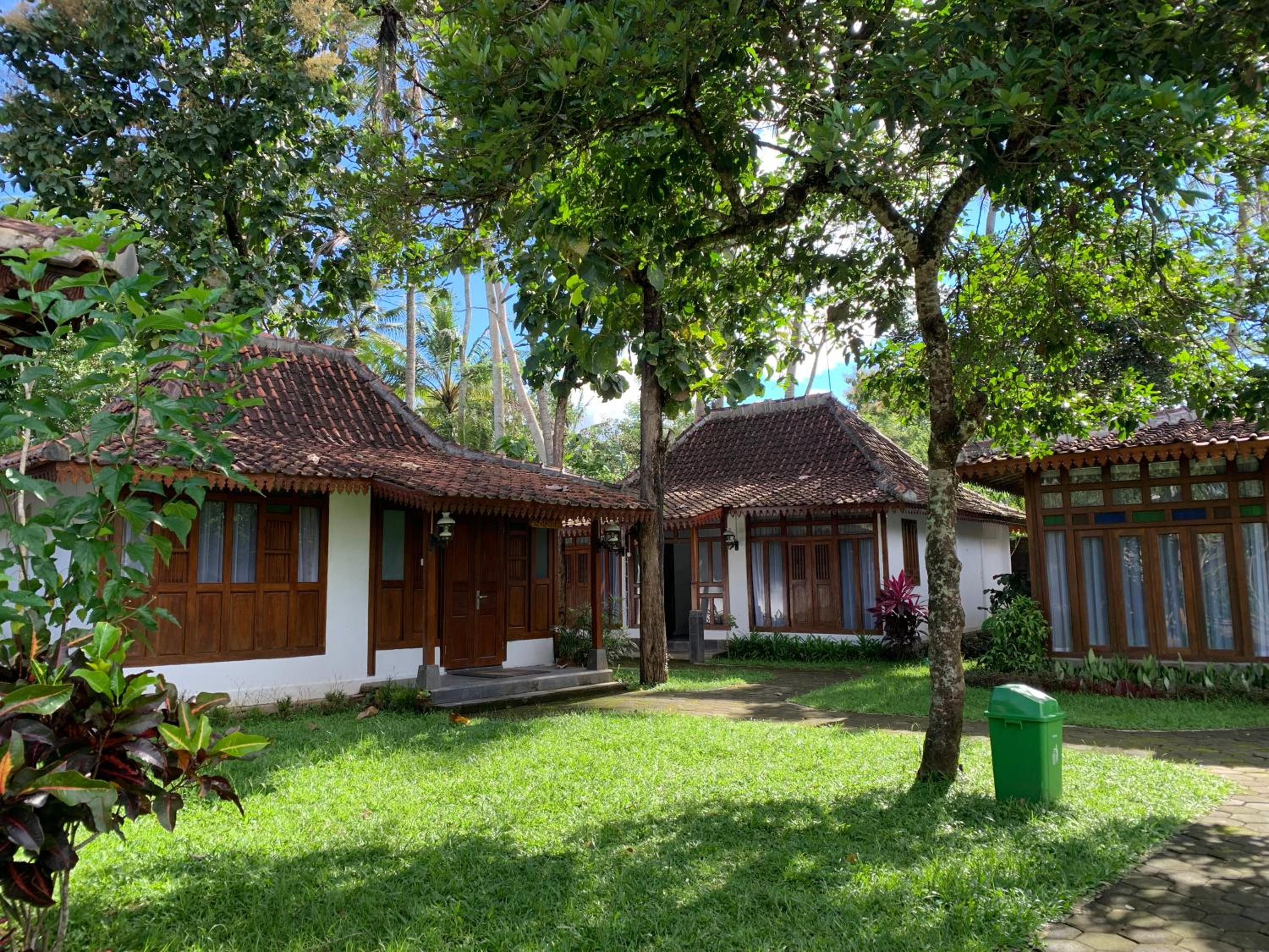 The Nalaya Hotel & Resto 46/49