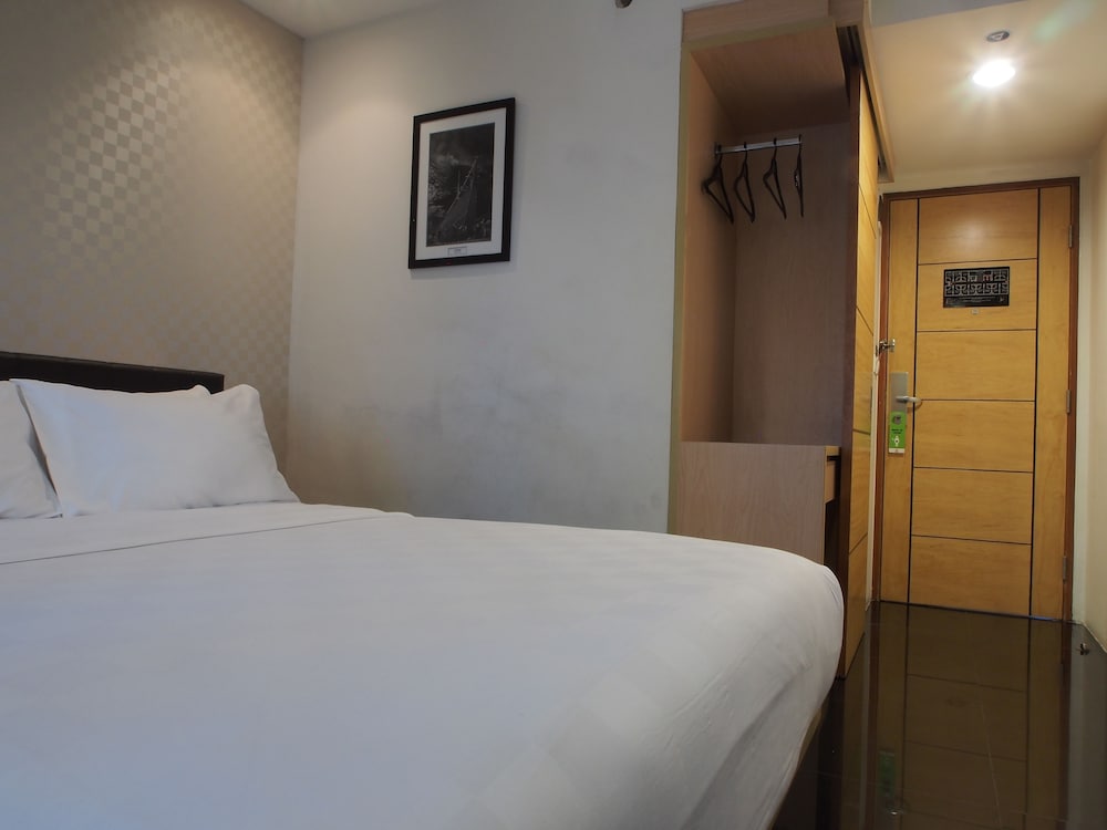 M Hotel Jakarta 24/67