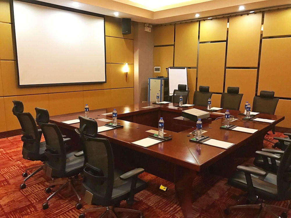 Pullman Guangzhou Baiyun Airport Hotel 65/77