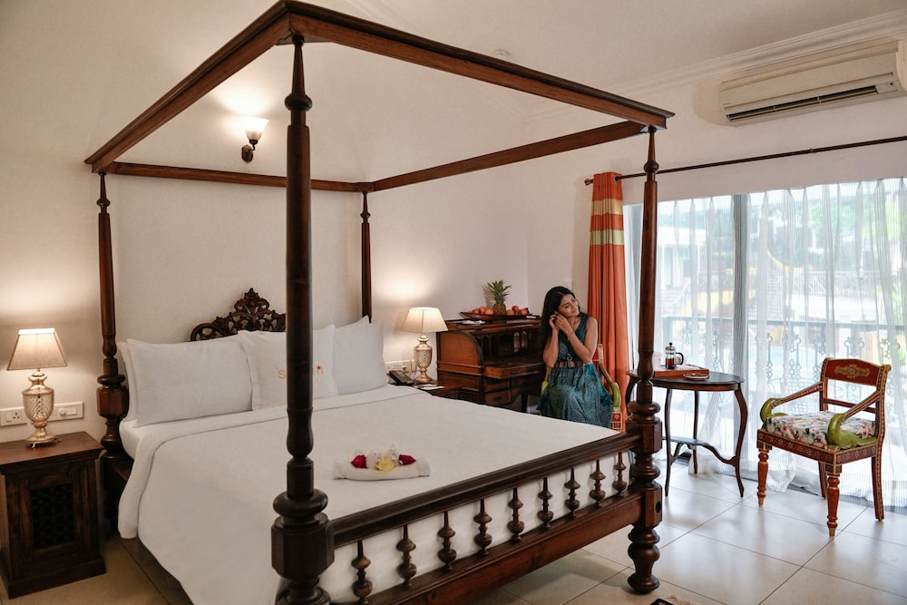 DELUXE, KING BED, BALCONY