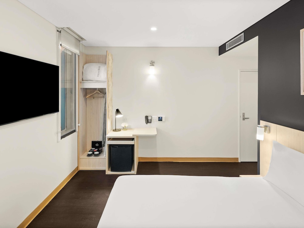Ibis Sydney Barangaroo Hotel 26/70