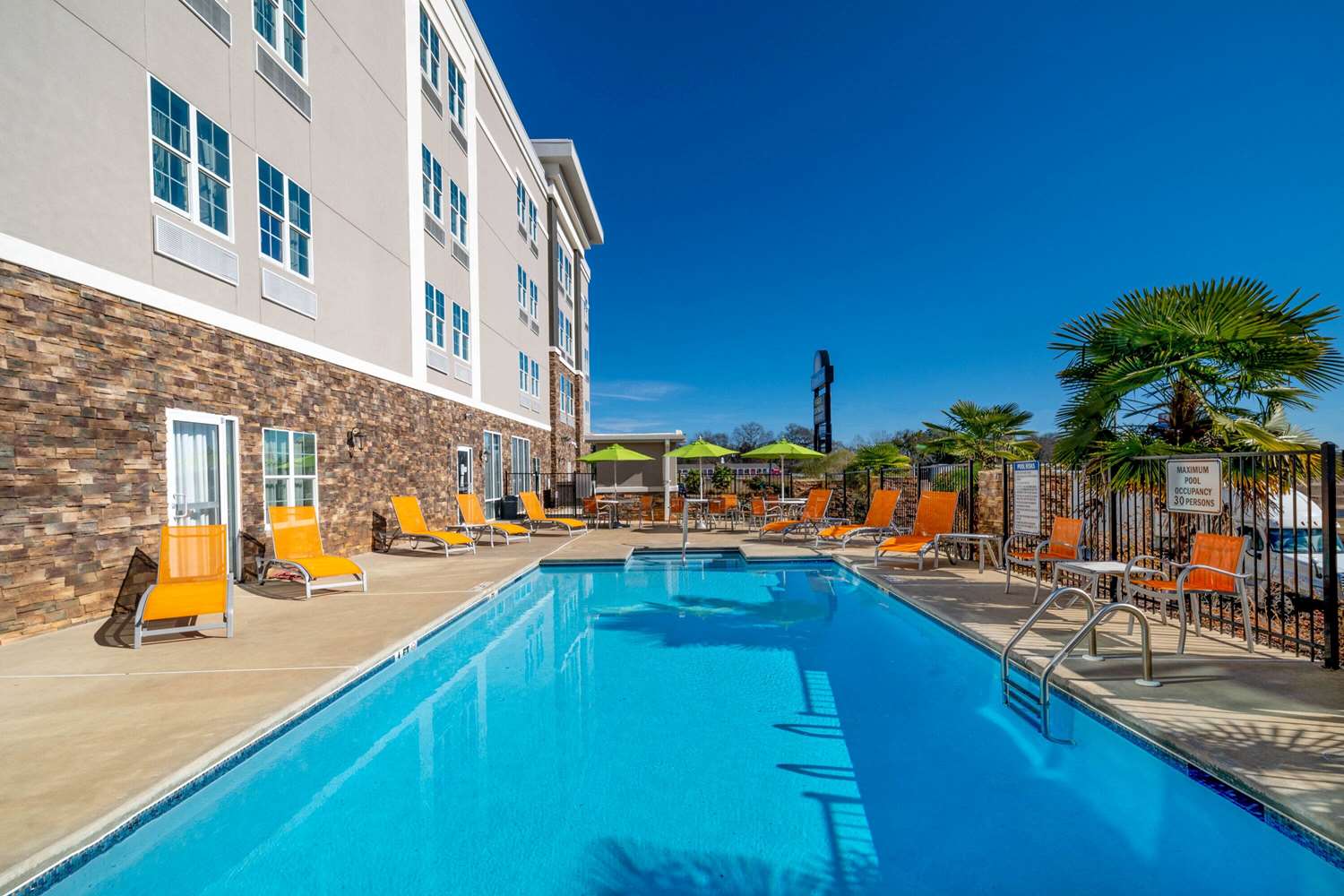 La Quinta Inn & Suites by Wyndham Forsyth 31/45