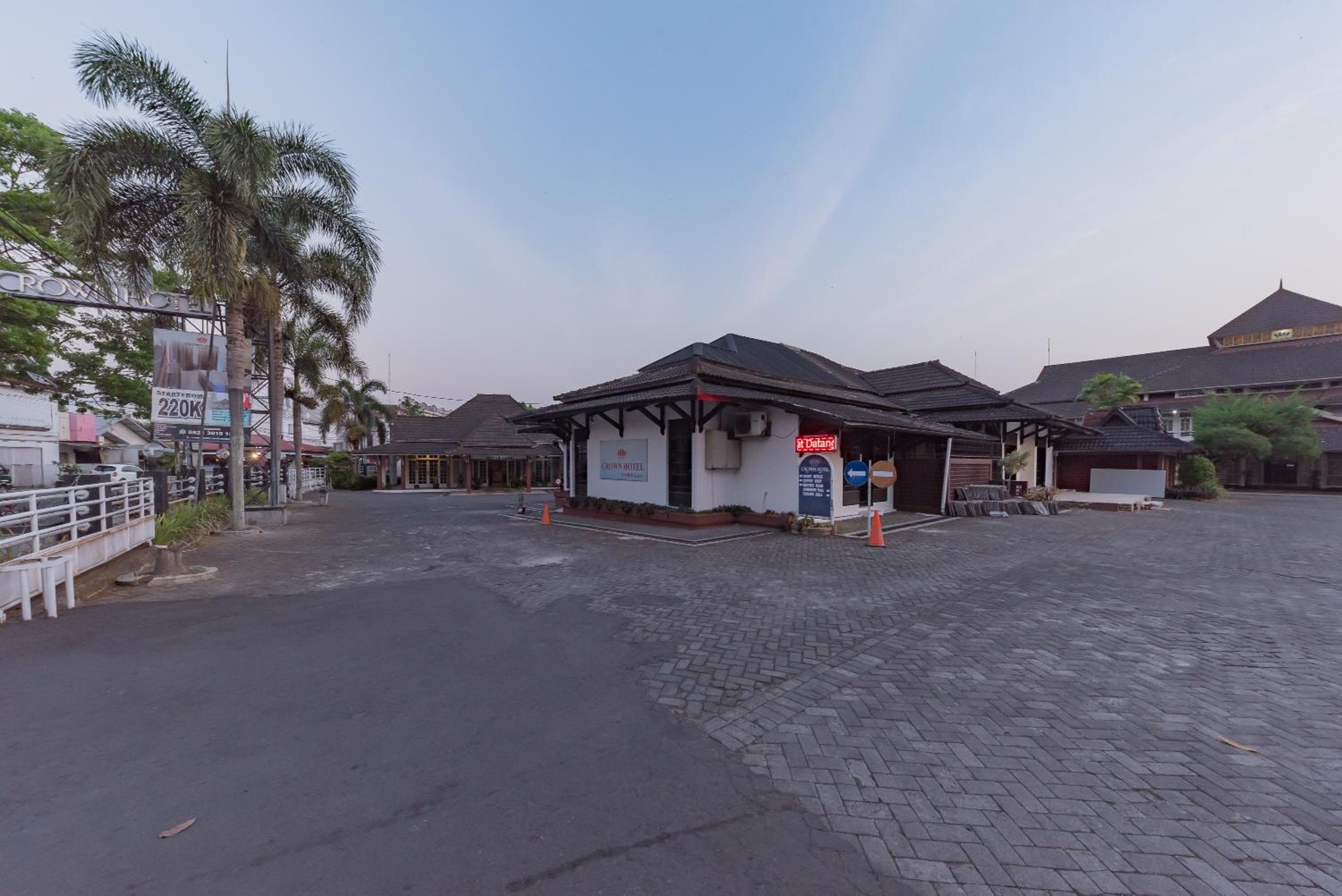 Crown Hotel Tasikmalaya 40/54