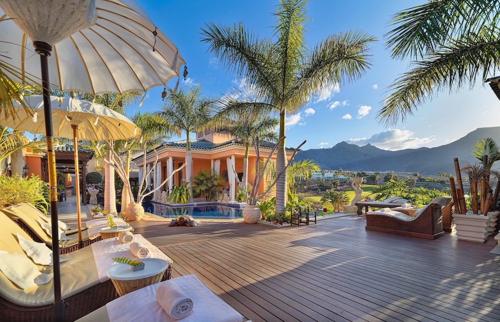 Royal Garden Villas & Spa 72/80
