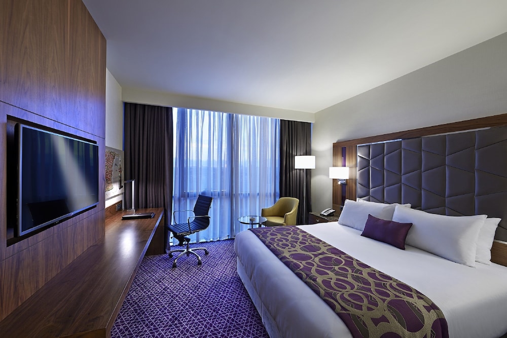 DELUXE, KING BED, CITY VIEW