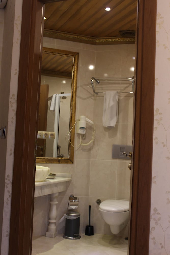 Marmara Deluxe Hotel 66/72
