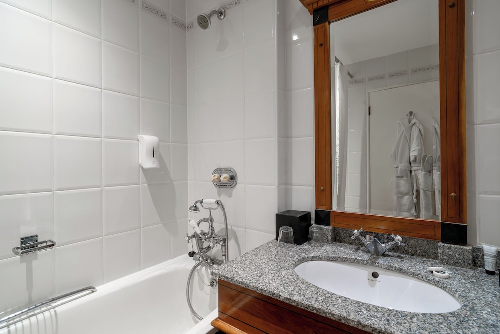 Royal Bath Hotel Bournemouth 60/61