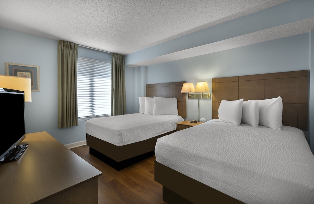 Beach Colony Resort 22/66