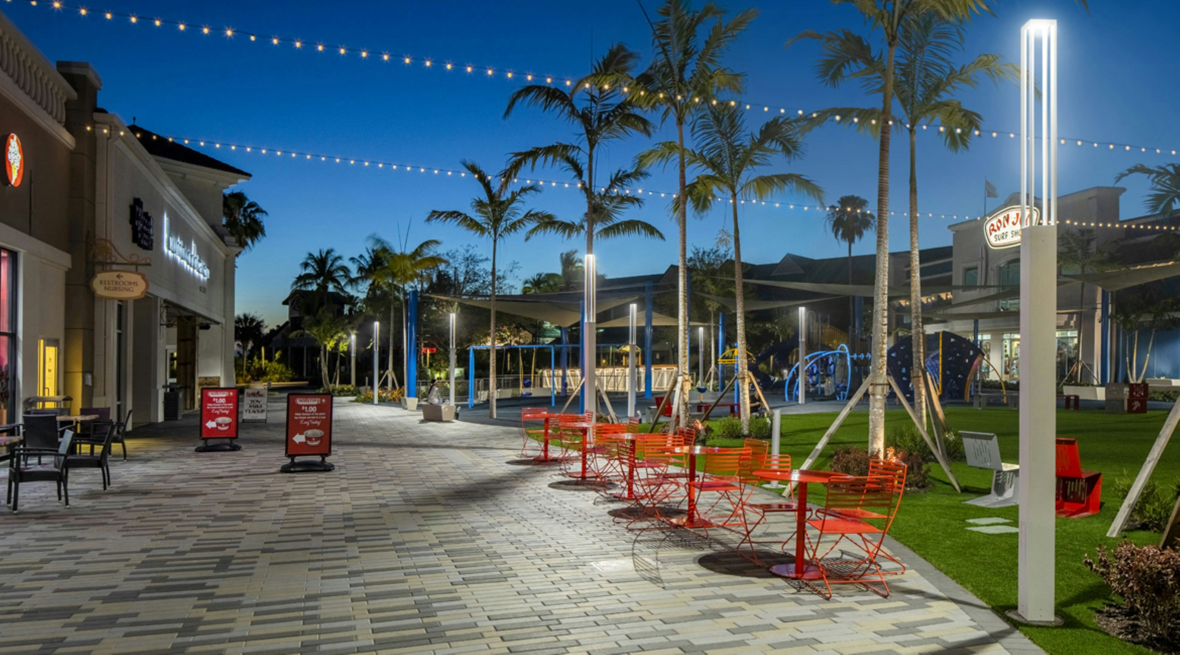 Holiday Inn Express & Suites Fort Myers Airport 50/54