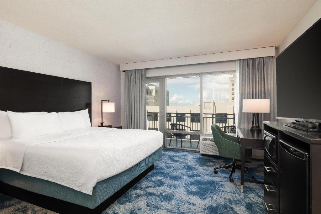 ROOM, KING BED, WITH VIEW, BALCONY, ACCESSIBLE