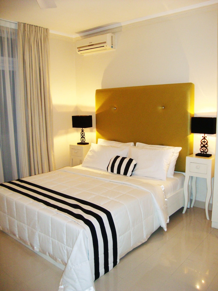 The Aknac Hotel 12/50