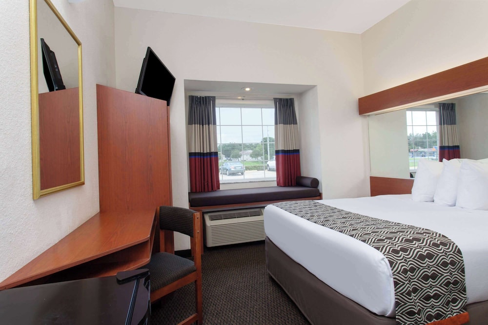 Room at Microtel Inn & Suites By Wyndham Lady Lake/The Villages, LADY LAKE - FL