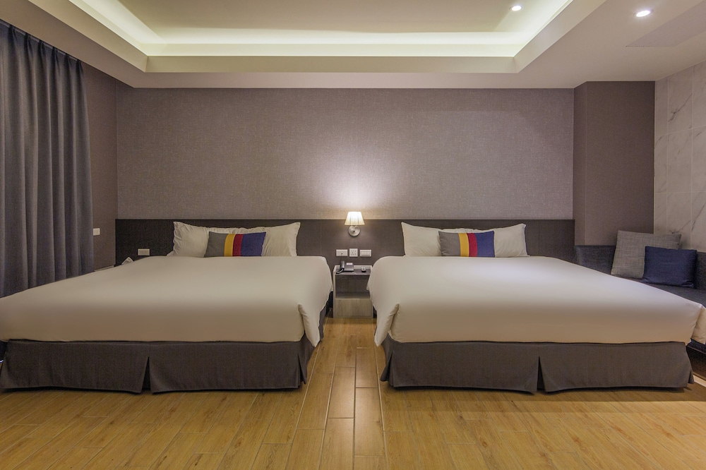 Deluxe, Quadruple, 2 Queen Beds