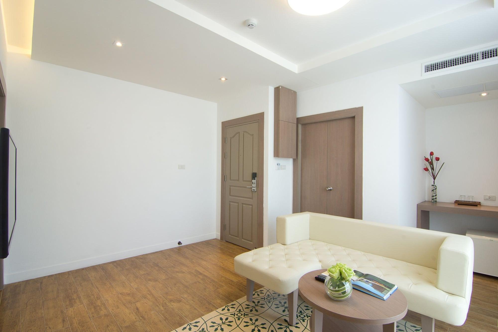Tevan Jomtien Pattaya 34/50